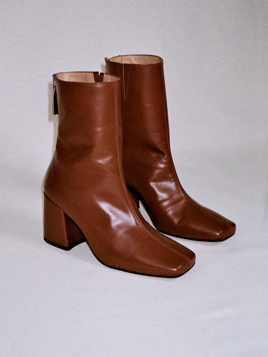 About Arianne - Nico Chestnut ankle boots