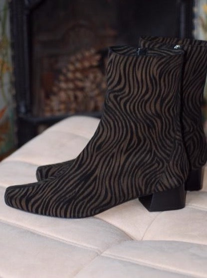 About Arianne - Marion Zebra low heel boots (size FR40)