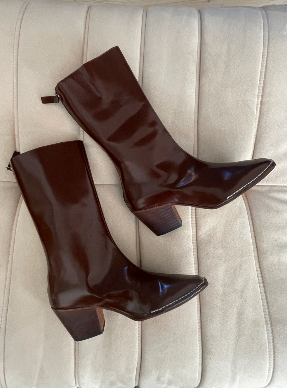 About Arianne - Francis ebony leather boots