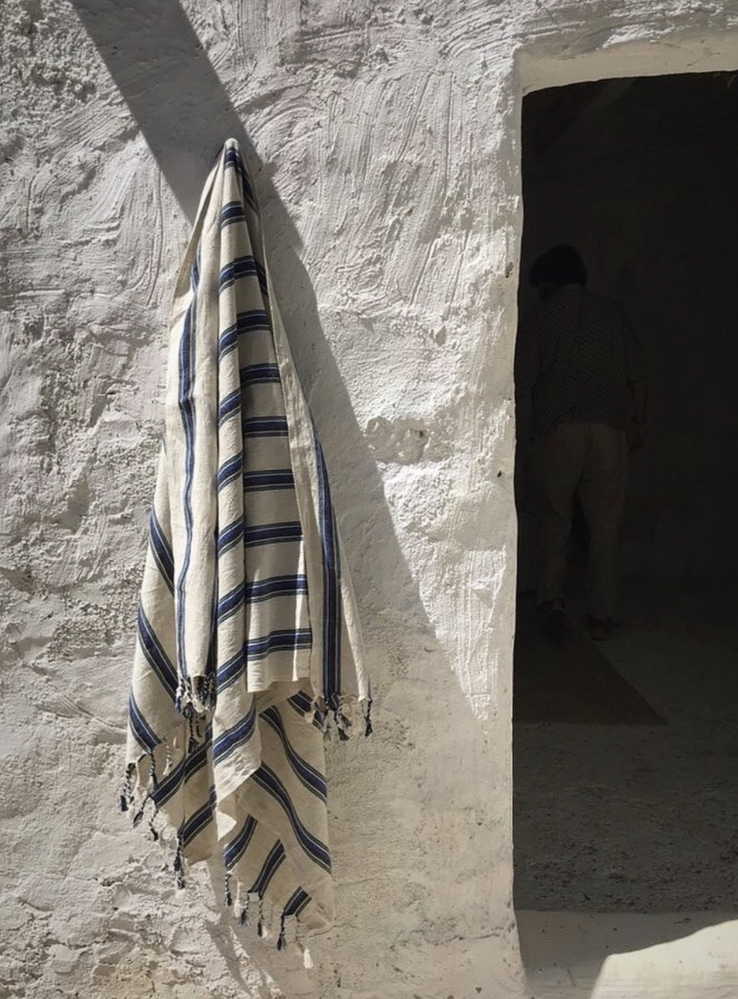 Cotorra - Yves Klein blue stripes linen towel