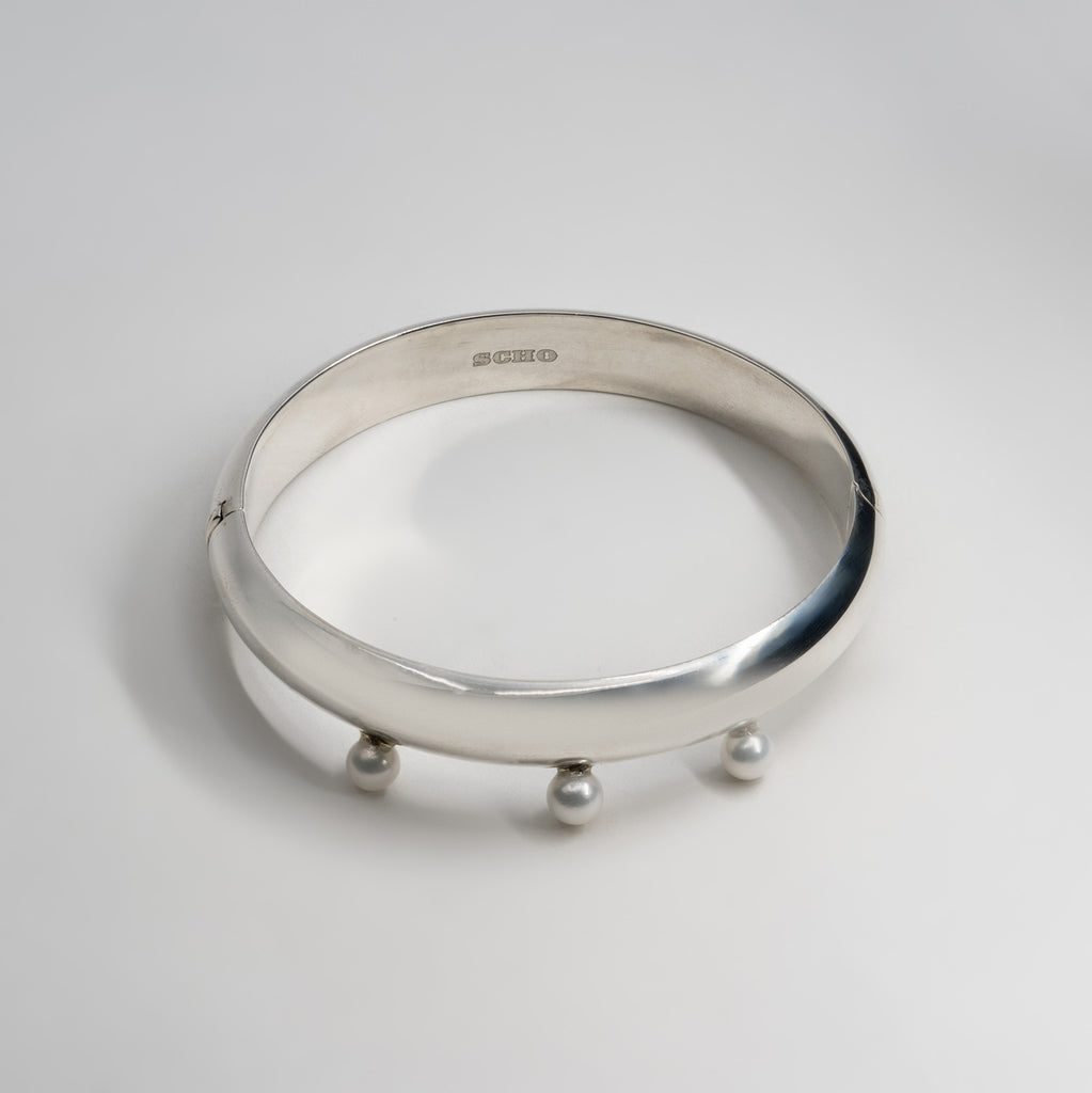 Scho - VENUS wide pearl and silver bracelet