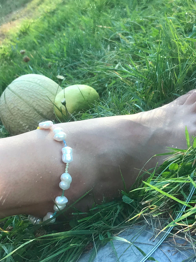 IRISS - The Omochi anklet in freshwater pearls