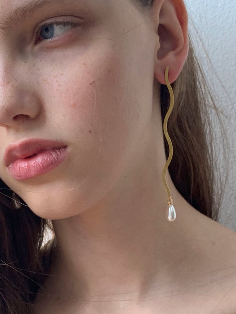 Scho - ARIEL gold pearl long earrings