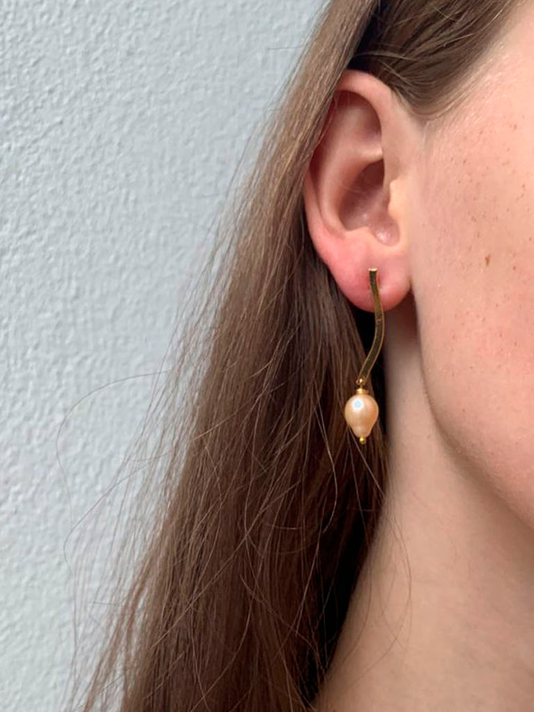 Scho - ARIEL gold pink pearl earrings